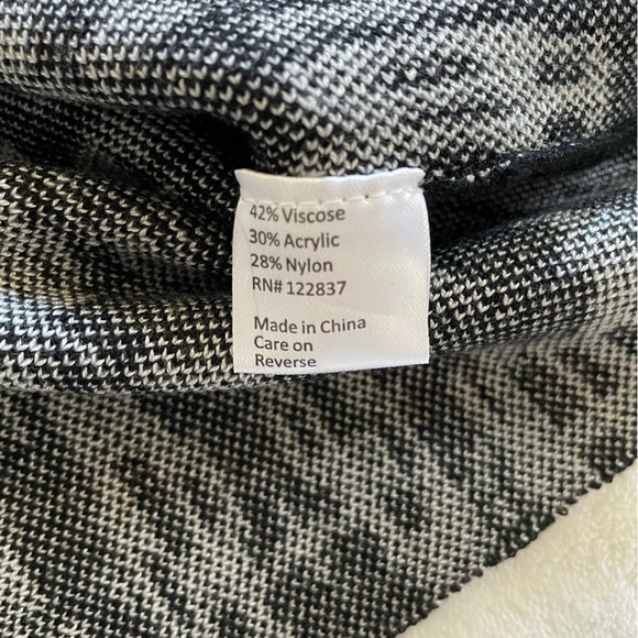 41 Hawthorn Stitch fit black knit skirt NWOT - Picture 5 of 6